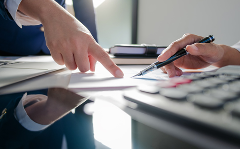 ?？诖碛涃~的優(yōu)勢(shì)與材料