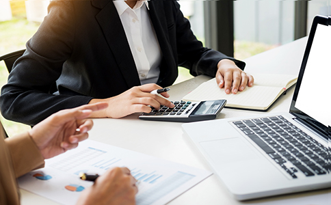 ?？谏暾?qǐng)廣播節(jié)目經(jīng)營(yíng)許可證的基本條件