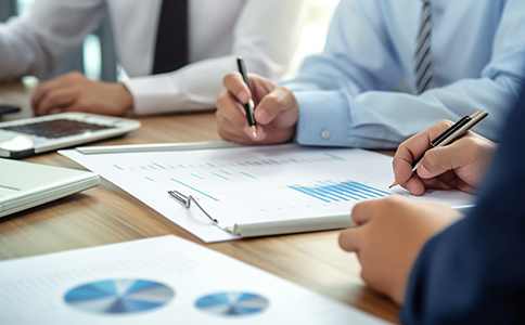 影響?？诖碛涃~公司收費(fèi)的因素