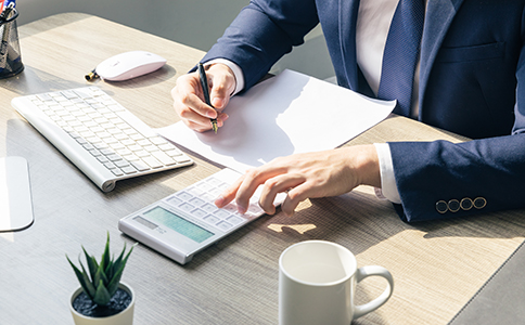 ?？谧怨拘枰男┦掷m(xù)