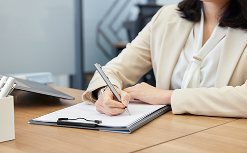 ?？谧?cè)公司