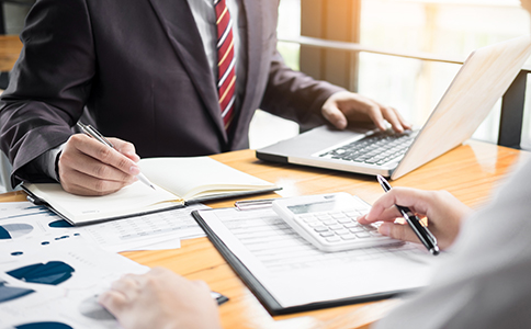 ?？谝话愎咀N費(fèi)用