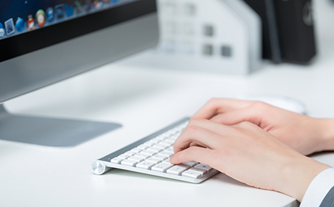 ?？诜止咀运璨牧?></p><h3>二、海口分公司注冊所需材料</h3><p>在辦理分公司注冊時，準備齊全的材料是確保審批順利的關鍵。一般需要以下材料：</p><p>- 總公司營業(yè)執(zhí)照副本：需要提供復印件和原件以備核驗。</p><p>- 公司章程：最新版本的總公司章程，證明公司的經營范圍和組織結構。</p><p>- 法定代表人身份證明：總公司法定代表人的身份證明文件。</p><p>- 分公司負責人身份證明：分公司負責人或主要負責人身份證明。</p><p>- 分公司設立登記申請書：按照?？谑袌霰O(jiān)管局要求填寫。</p><p>- 辦公場地證明：提供分公司所在地的房屋租賃合同或產權證明。</p><p>- 其他相關材料：根據(jù)不同行業(yè)和政策可能需要補充的文件，如環(huán)評報告、消防審批等。</p><p>提前了解并準備好這些材料，能有效避免因資料不全而導致的審批延誤。</p><h3>三、?？诜止咀猿Ｒ妴栴}及解決方案</h3><p>1. 分公司與子公司的區(qū)別</p><p>不少創(chuàng)業(yè)者混淆分公司和子公司概念。分公司沒有獨立法人資格，是總公司設立的營業(yè)機構，法律責任由總公司承擔;子公司是獨立法人，可以獨立承擔法律責任，適合獨立運營業(yè)務。</p><p>2. 分公司名稱核準被駁回怎么辦?</p><p>名稱核準未通過時，通常是因為名稱與現(xiàn)有企業(yè)重復或不符合命名規(guī)則。建議調整名稱結構，添加行業(yè)特色詞匯或地理位置描述，再次提交申請。</p><p>3. 注冊時間一般需要多久?</p><p>從名稱核準到領取營業(yè)執(zhí)照，通常需要15-30個工作日，具體時長會受政策調整和審核速度影響。建議提前規(guī)劃，合理安排時間。</p><p>4. 辦公地址證明難以提供怎么辦?</p><p>部分企業(yè)由于辦公場地尚未確定或租賃合同問題，難以提交有效地址證明。此時可以選擇使用符合政策的虛擬注冊地址或委托專業(yè)代理機構辦理，具體情況可咨詢當?shù)厥袌霰O(jiān)督管理部門。</p><p>5. 分公司注冊是否需要驗資?</p><p>根據(jù)最新的工商注冊政策，注冊分公司一般不需要驗資，但部分特殊行業(yè)可能有額外資金要求，創(chuàng)業(yè)者應結合具體業(yè)務咨詢專業(yè)機構。</p><p>6. 材料填寫出現(xiàn)錯誤如何處理?</p><p>材料填寫錯誤常導致審批延誤。建議仔細核對申請表格，必要時委托經驗豐富的代辦機構協(xié)助，減少人為疏漏。</p><h3>結語</h3><p>總的來說，?？诜止咀噪m然流程較為規(guī)范，但細節(jié)繁多，企業(yè)需提前做好充分準備。掌握正確的流程和材料要求，有助于快速順利完成注冊，盡早開展業(yè)務。若在?？诜止咀赃^程中遇到任何疑問，歡迎隨時咨詢?？阢茣嫞瑢I(yè)團隊為您提供全面的注冊指導和代辦服務，助力企業(yè)穩(wěn)步發(fā)展，邁向成功。</p><div   id=