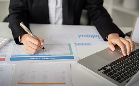 ?？谧载涍\代理公司的必要條件