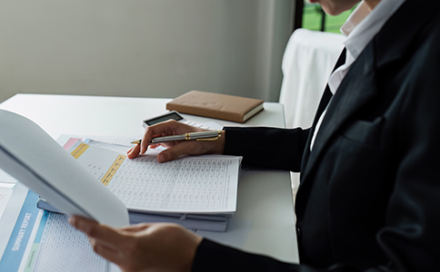 ?？谧酝赓Y公司