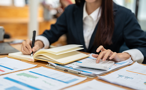 ?？诹闵陥?bào)的具體報(bào)稅流程