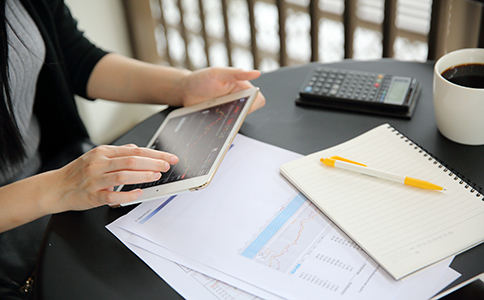 ?？谧?cè)公司的基本條件