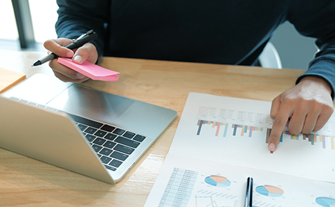 ?？谟邢薰咀缘馁M(fèi)用