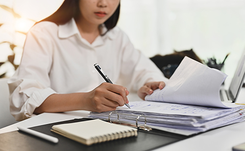 ?？谟邢挢?zé)任公司法人變更