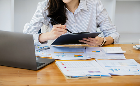 ?？谌肆Y源許可證代辦費(fèi)用