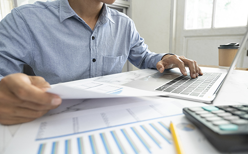 ?？谧杂涃~公司的前期準備