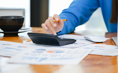 ?？谧?cè)公司費(fèi)用