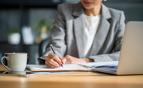 ?？谧?cè)公司費(fèi)用