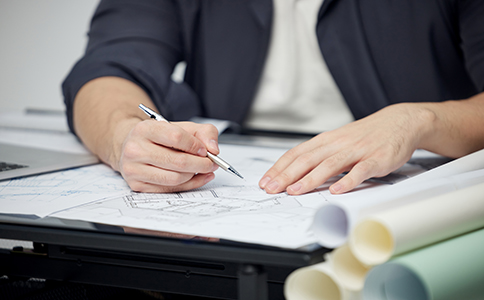 ?？诠咀缘刂放c后續(xù)經(jīng)營的關(guān)系