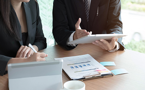 ?？谧钥萍脊镜膬?yōu)勢